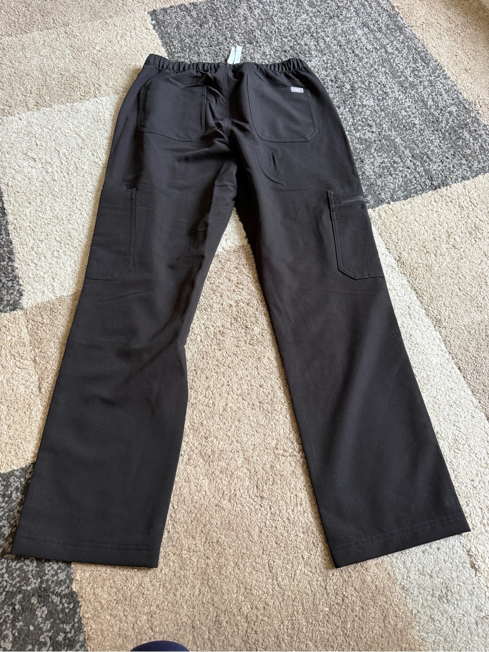 FIGS Men’s Cairo Cargo Black Drawstring Scrub Medium Pants Technical Collection - Picture 2 of 9